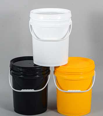 Çeşitli Kullanımlar İçin 20 Litre Kapasiteli Yüklenebilir 5 Gallon Plastik Kovalar