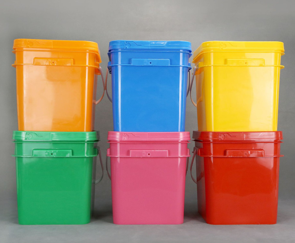 Çarpışma direnci ve çeşitli baskı seçenekleri ile dayanıklı gıda sınıfı kare plastik kova
