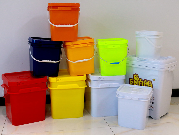 Kimyasallara dayanıklı beyaz kare plastik kovalar kalıcı depolama seçenekleri için IML baskı ile