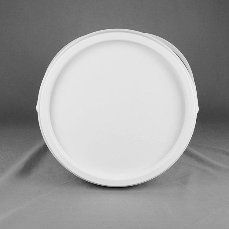 Kapak üzerine sıçrayın Yüklenebilir Beyaz 5 galonluk plastik kovalar çok yönlü depolama için kaslı
