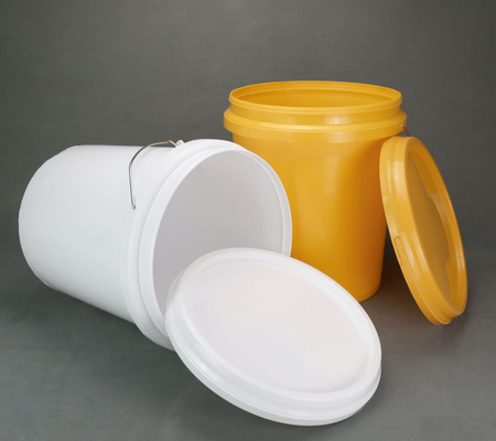 UV dirençli kapaklı yığılabilir 20 litrelik plastik veya metal kovalar