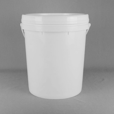 UV'ye dayanıklı 20 litrelik plastik kovalar ve el